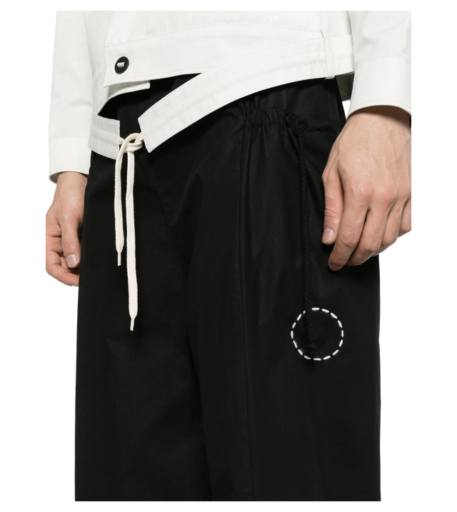 Weite Hose mit Kordelzug