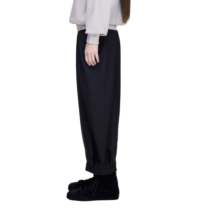 Weite Hose mit gekürztem Bein