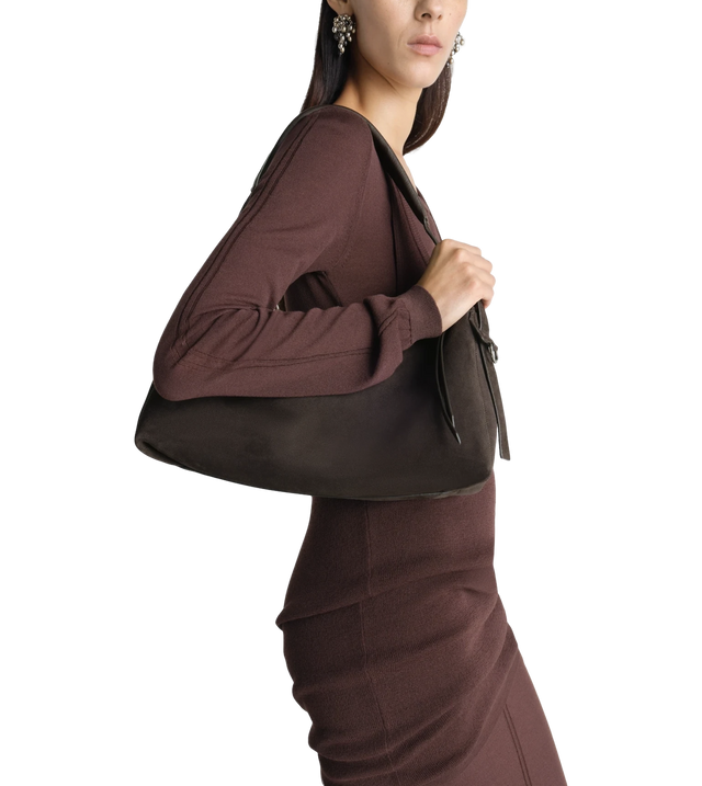 Belted Baguette Tasche aus Wildleder