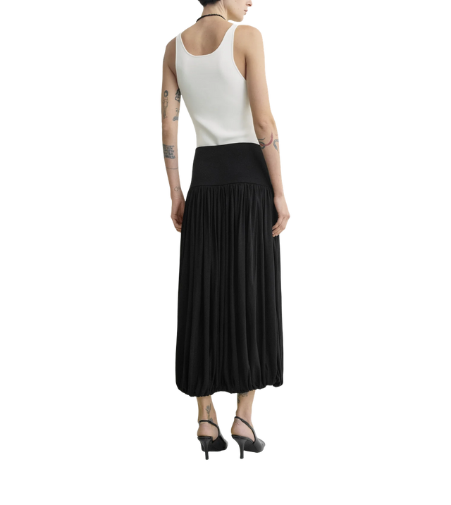 Weich geraffter Rock in Schwarz