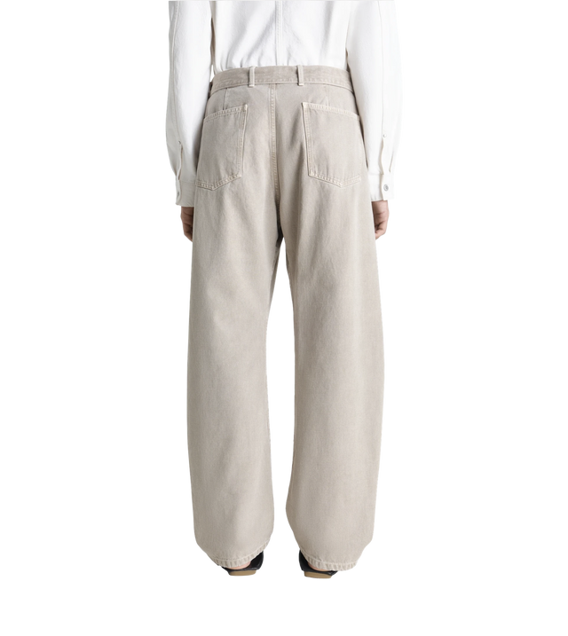 Twisted Hose aus schwerem Twill in Beige mit Gürtel