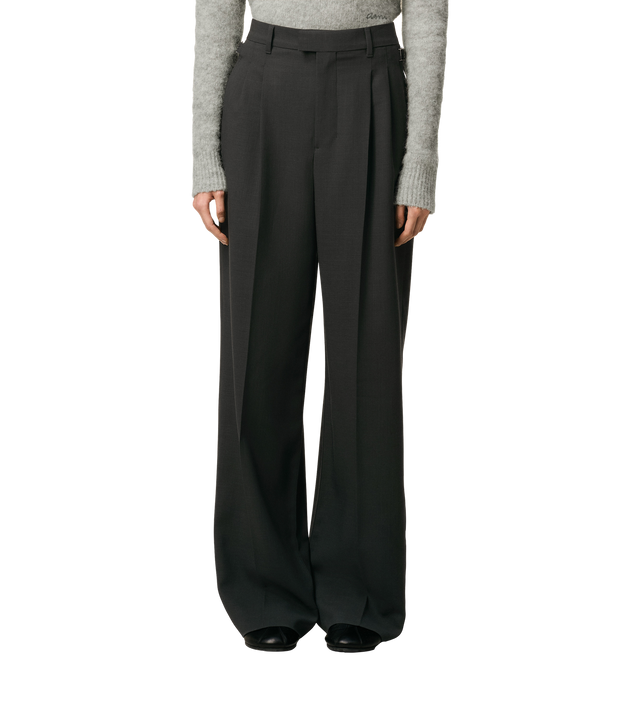 Weite Hose mit hoher Taille