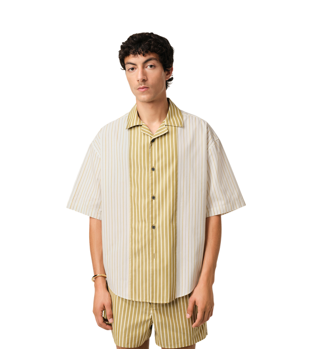 Short-sleeved shirt with cutaway collar