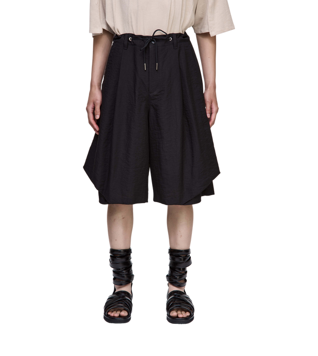 Bias drapierte Shorts