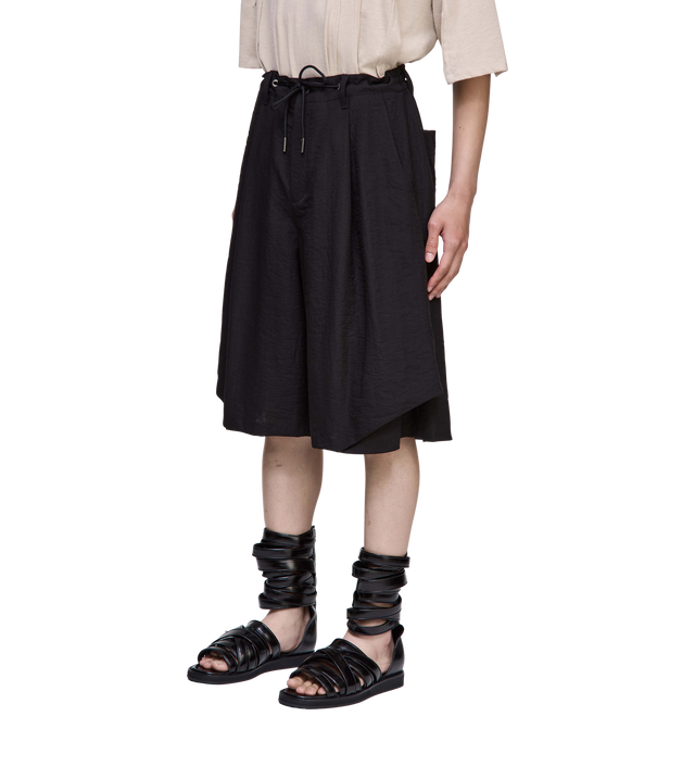 Bias drapierte Shorts