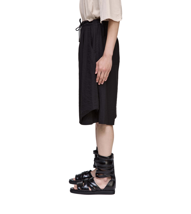 Bias drapierte Shorts