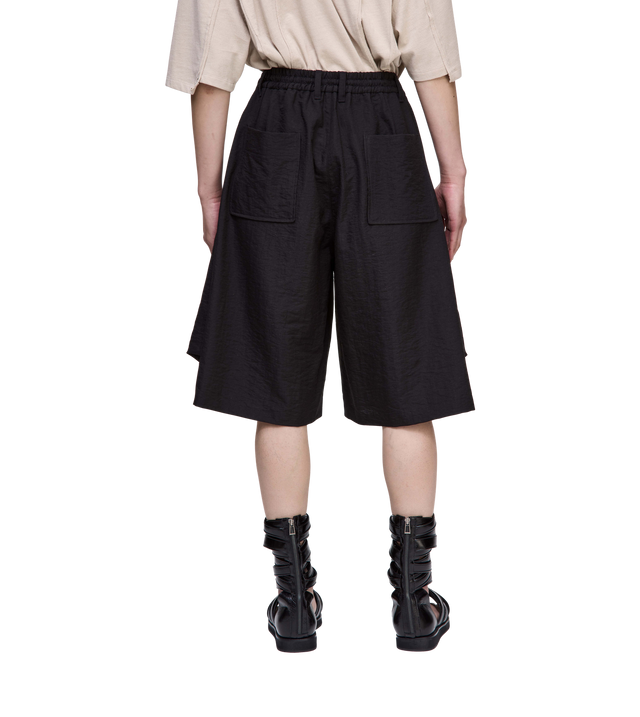 Bias drapierte Shorts