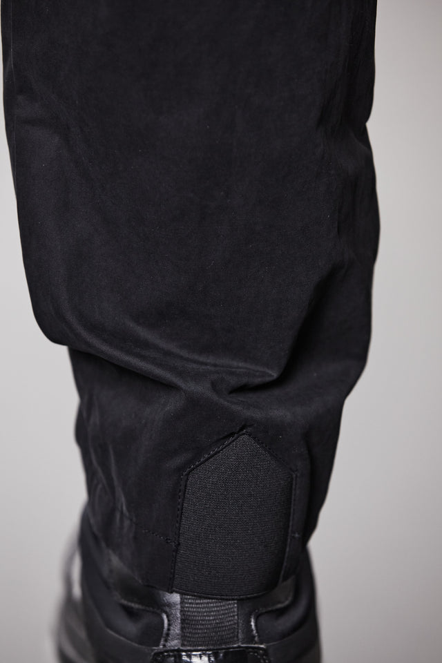 Lockere Hose mit integriertem Gürtel