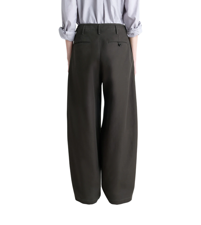 Weite Chinohose aus schwerem Baumwolltwill